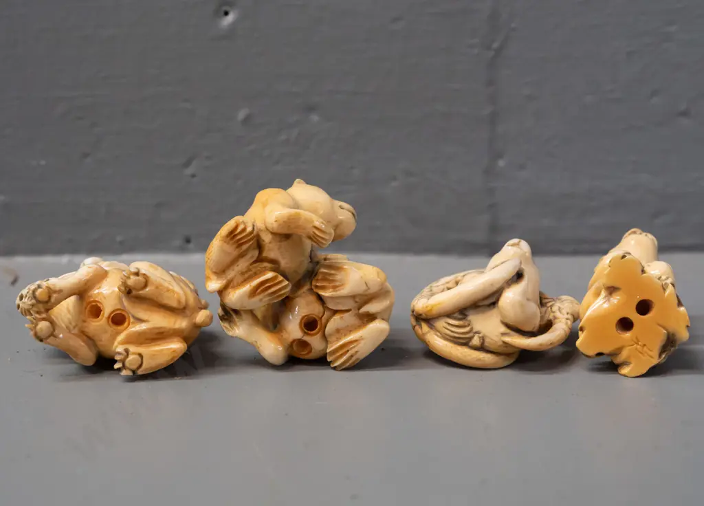 4 faux ivory or bone figures and/or netsuke - animals and mythical beasts Image 1++
