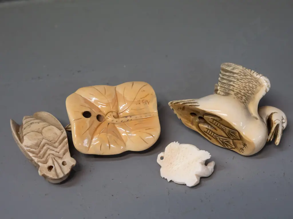 4 faux ivory or bone figures and/or netsuke - animals and insects Image 1++