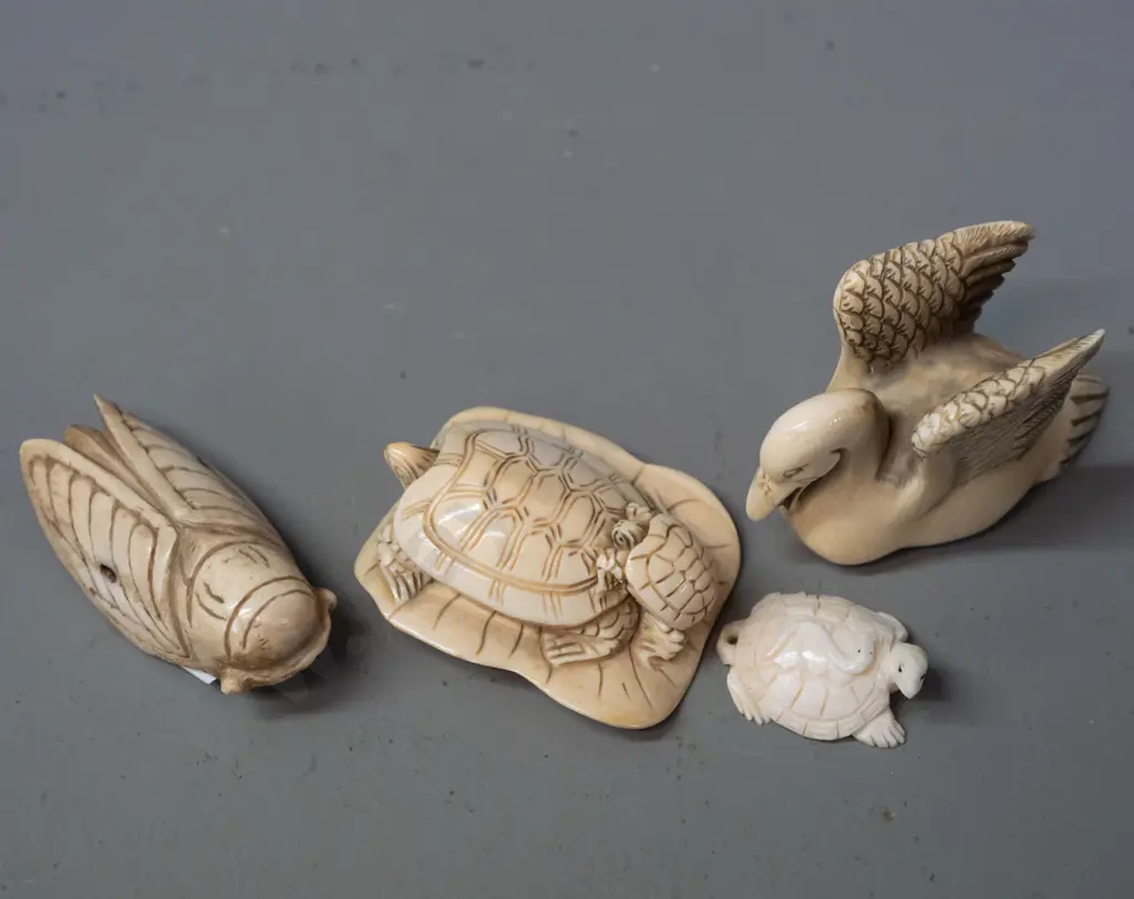 4 faux ivory or bone figures and/or netsuke - animals and insects Image 1++