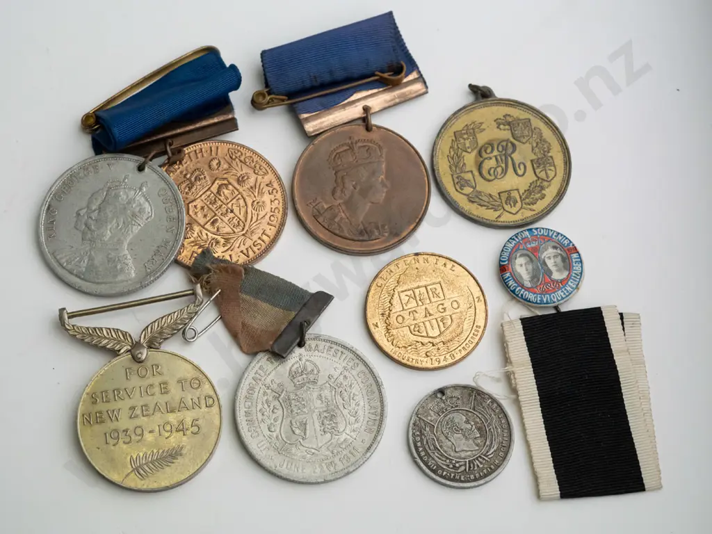 tray of service and other medals Image 1++