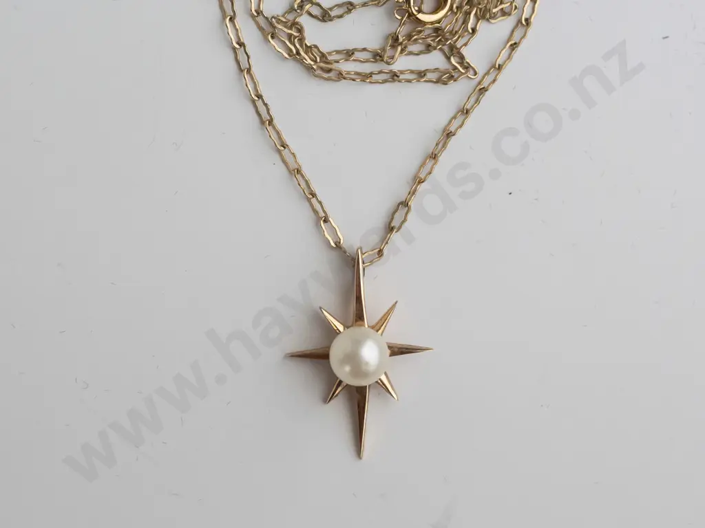 pearl 9ct sunburst pendant and chain (2.52g) Image 1++