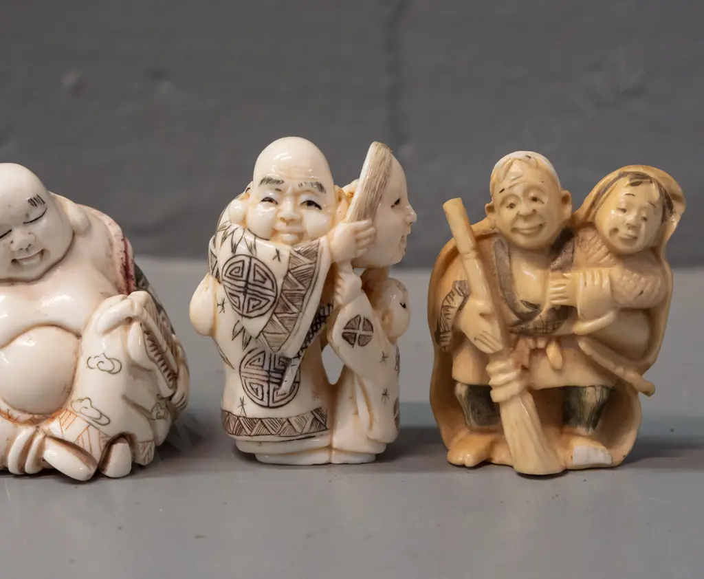 5 faux ivory or bone figures and/or netsuke Image 1++