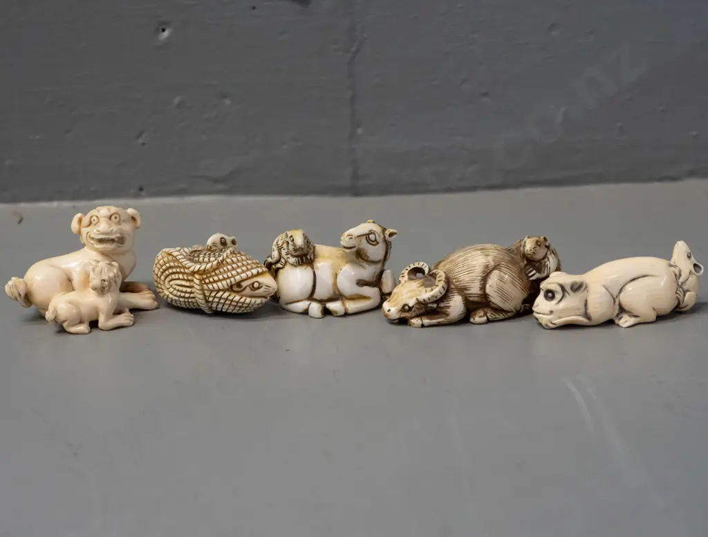 5 faux ivory or bone figures and/or netsuke - rats and mythical beasts Image 1++