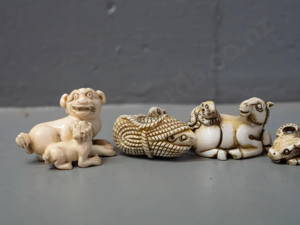 5 faux ivory or bone figures and/or netsuke - rats and mythical beasts Image 1++