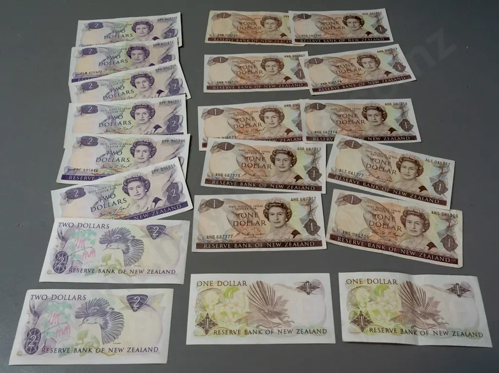 1980s-90s New Zealand $1 & $2 notes, 12x one dollar & 8x two dollar. In varying conditions. Image 1++