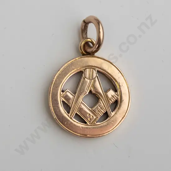 9ct Lodge medallion (8.5gm)
