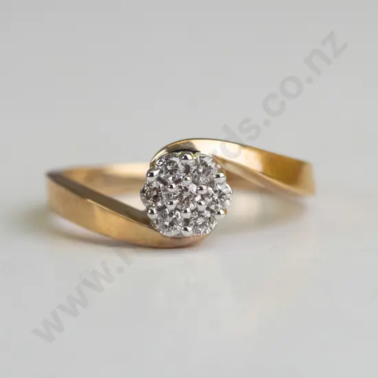 9ct diamond cluster ring 2.9gms