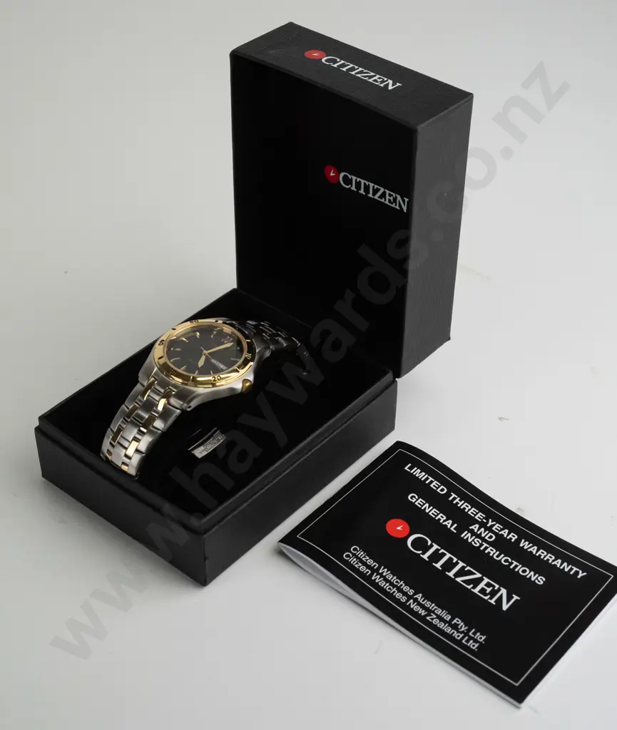 cased Citizen quartz WR100 mens wristwatch Image 1++