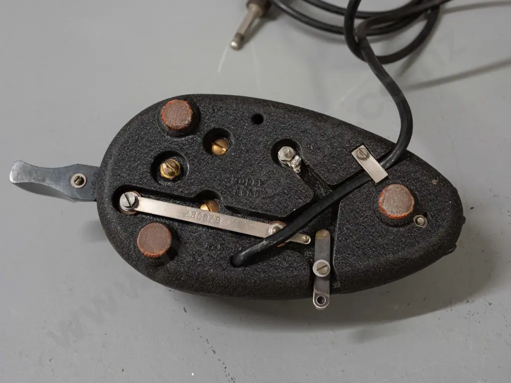 vintage English Eddystone "bug" Morse code key Model S689 - some paint wear L-220 Image 1++