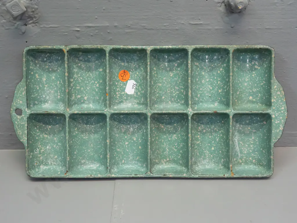 Champion speckled green enamel gem iron tray - some chips and wear L-320 W-160 Image 1++