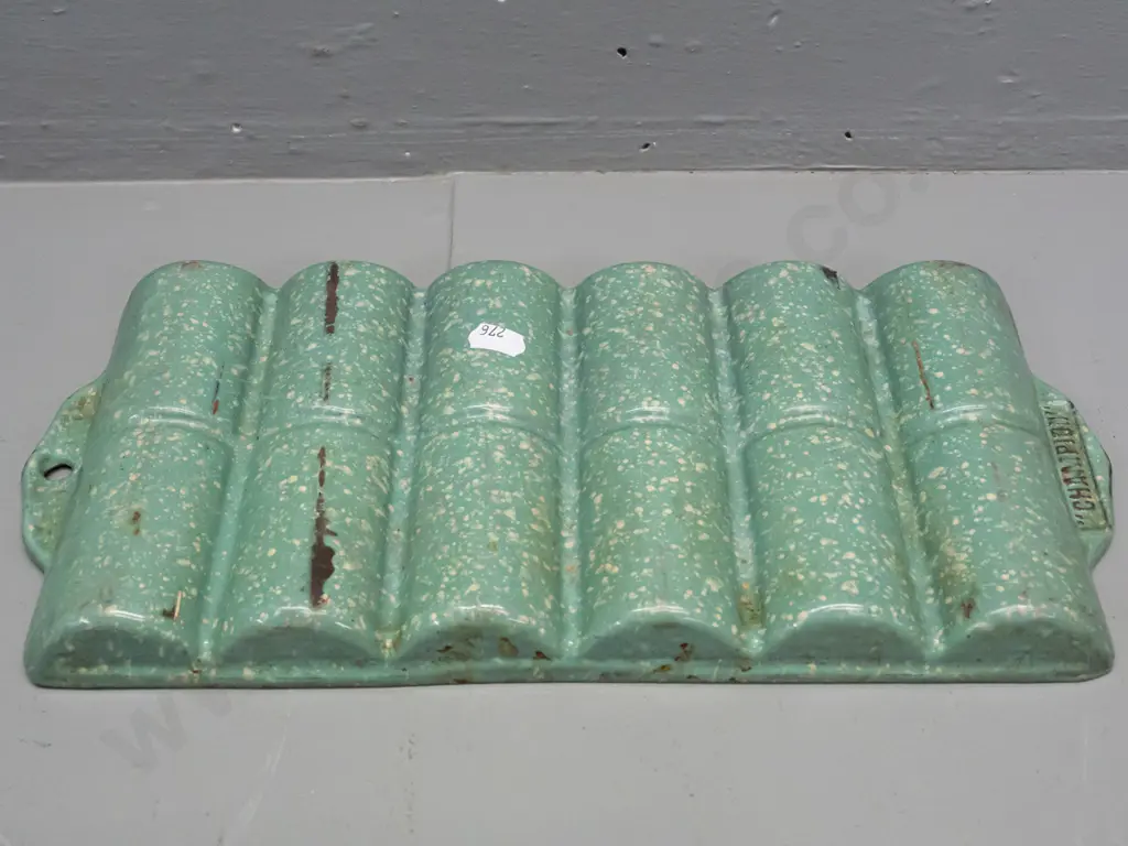 Champion speckled green enamel gem iron tray - some chips and wear L-320 W-160 Image 1++