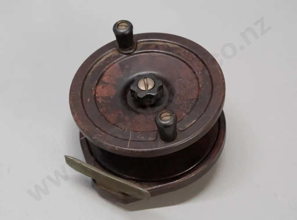 vintage bakelite and metal fishing reel marked Steelite Sydney - Diameter 120 Image 1++