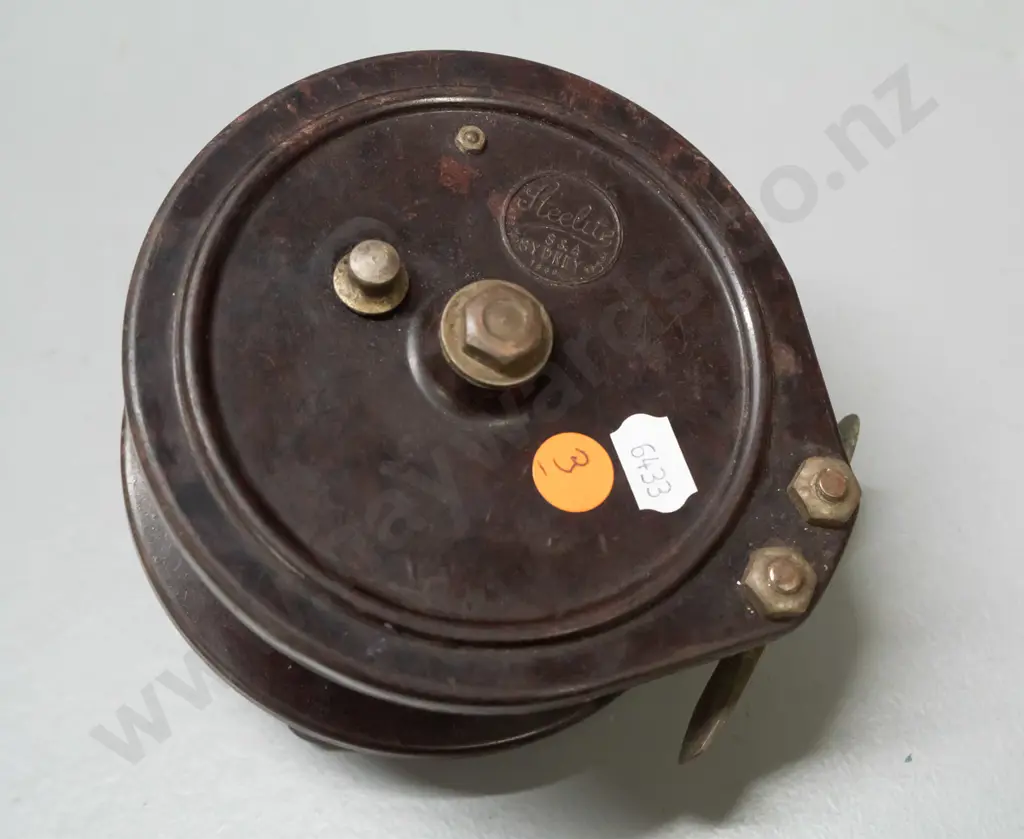 vintage bakelite and metal fishing reel marked Steelite Sydney - Diameter 120 Image 1++