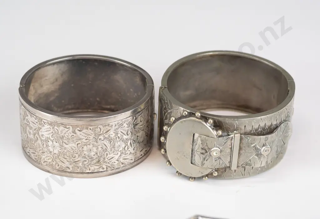 4x pairs retro clip-on earrings. 2x silver bracelets (no marks). Image 1++