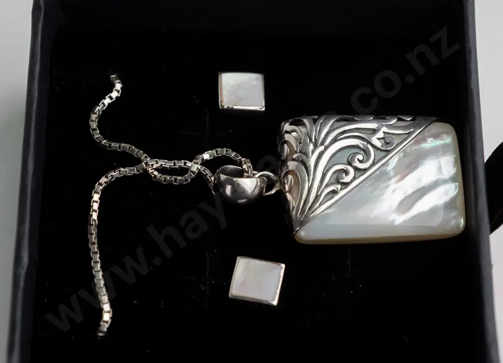 sterling silver and shell earring and necklace set Image 1++