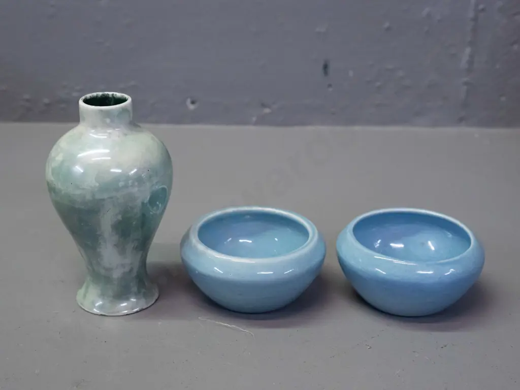 Two O.C. Stephens blue pin dishes and a small Royal Doulton lustre vase H-110 Image 1++