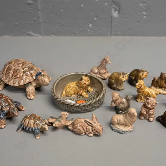 16 Wade animal miniatures lidded turtle trinket, dog in basket, giraffe, rabbit, birds etc. - larger turtle is L-100