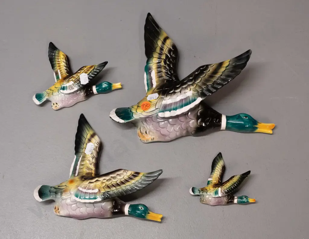 set of 4 graduated size flying wall ducks - no maker's marks, large one has obvious repair and small wing chip, other 3 Image 1++