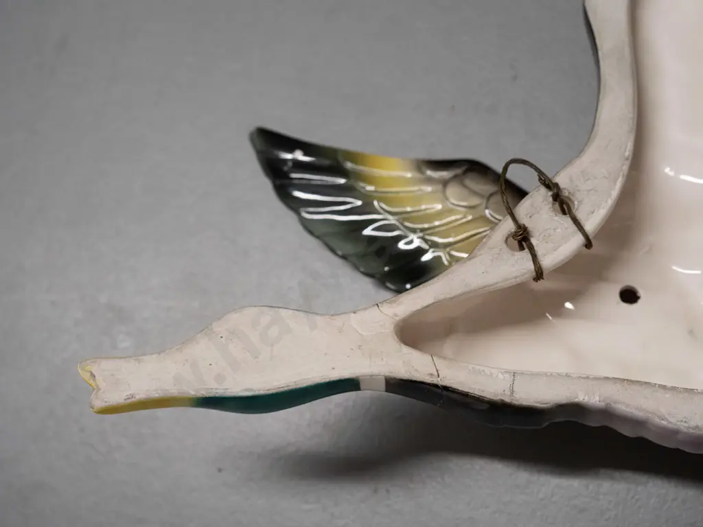 set of 4 graduated size flying wall ducks - no maker's marks, large one has obvious repair and small wing chip, other 3 Image 1++