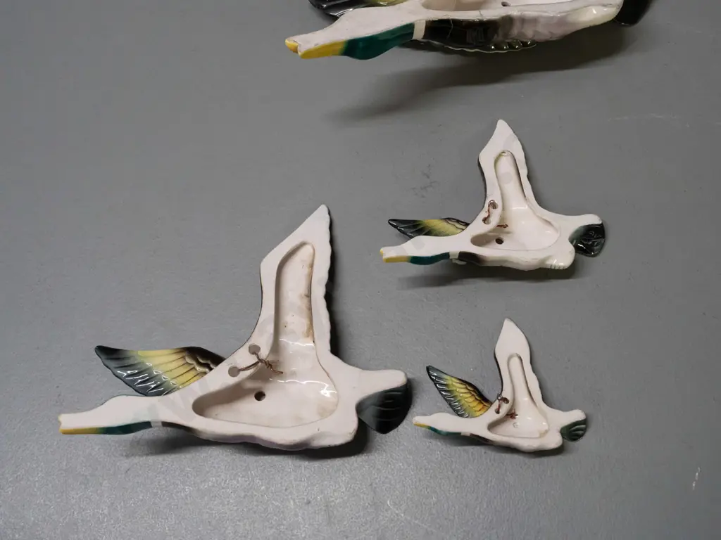 set of 4 graduated size flying wall ducks - no maker's marks, large one has obvious repair and small wing chip, other 3 Image 1++