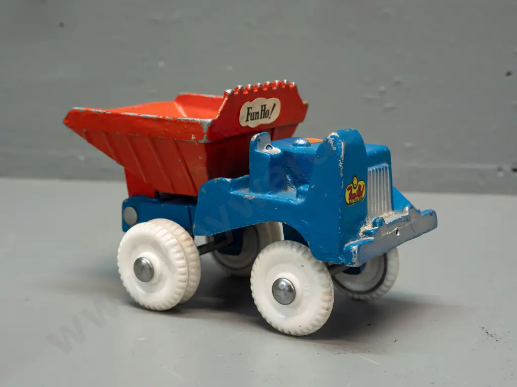 Fun Ho tip truck - marked 414A - Fun Ho label on tip a bit loose H-110 L-165 Image 1++