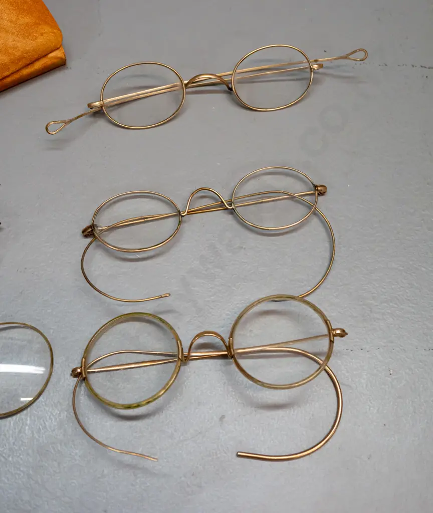 5 pairs vintage spectacles, one is pince nez style, with a more modern case Image 1++
