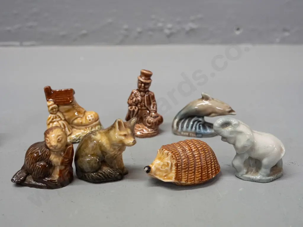 14 assorted Wade whimsies - chips to squirrel's ear and wolf base Image 1++