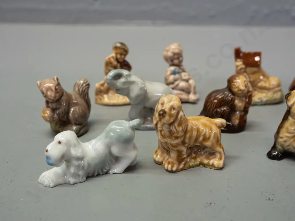 14 assorted Wade whimsies - chips to squirrel's ear and wolf base Image 1++