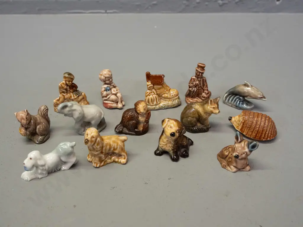 14 assorted Wade whimsies - chips to squirrel's ear and wolf base Image 1++