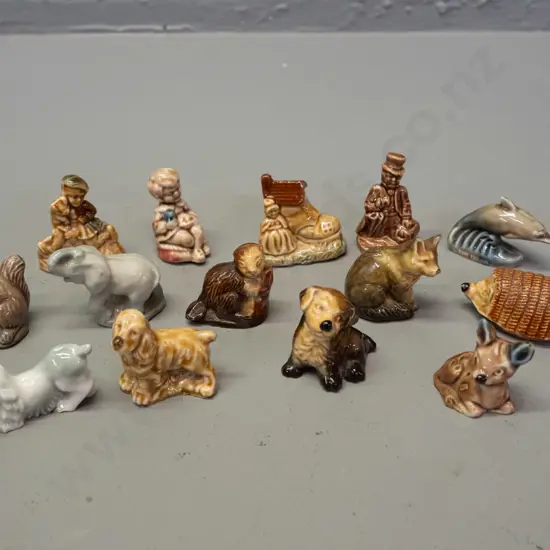 14 assorted Wade whimsies - chips to squirrel's ear and wolf base