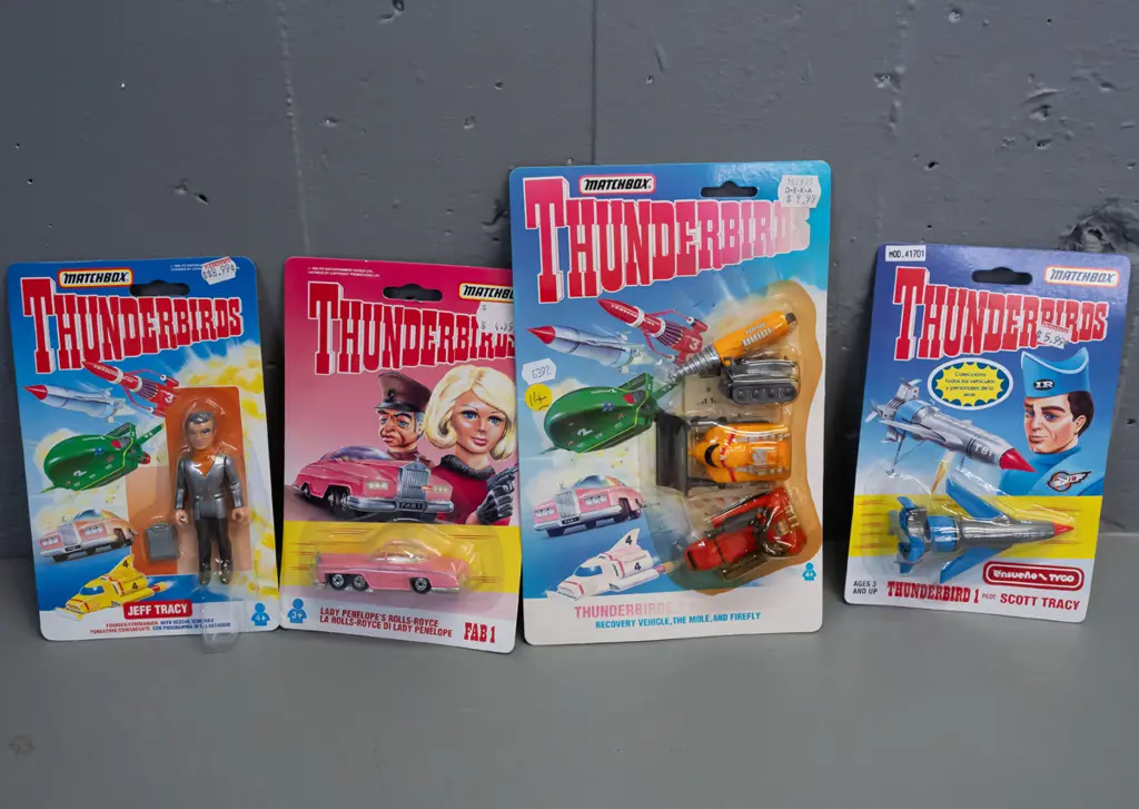 4 carded Matchbox Thunderbirds figures and vehicles dated 1993 & 1994 - Lady Penelope's Rolls Royce, Jeff Tracy, Image 1++