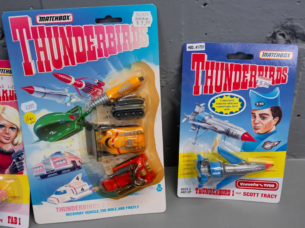 4 carded Matchbox Thunderbirds figures and vehicles dated 1993 & 1994 - Lady Penelope's Rolls Royce, Jeff Tracy, Image 1++