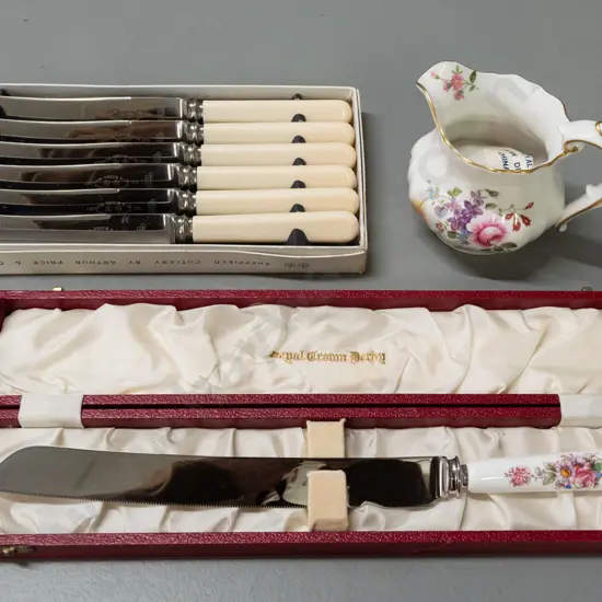 Royal Crown Derby "Posies" pattern cased bread knife & small jug, and set of 6 faux-bone handled knives