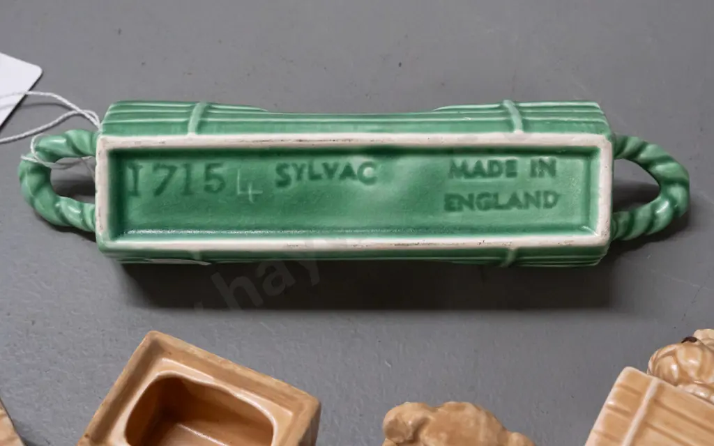Sylvac dog-themed condiment set, pattern #1715. Excellent condition. Image 1++