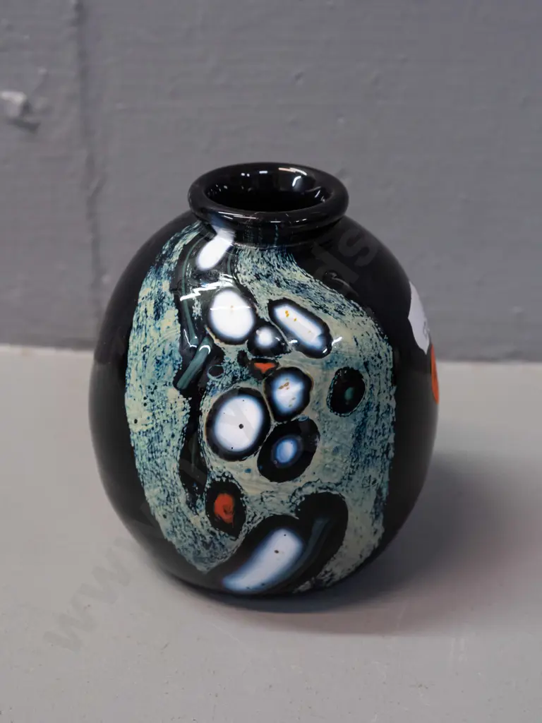 Mount St. Helens volcanic ash art glass vase - marked 1980 on bottom H-95 Image 1++