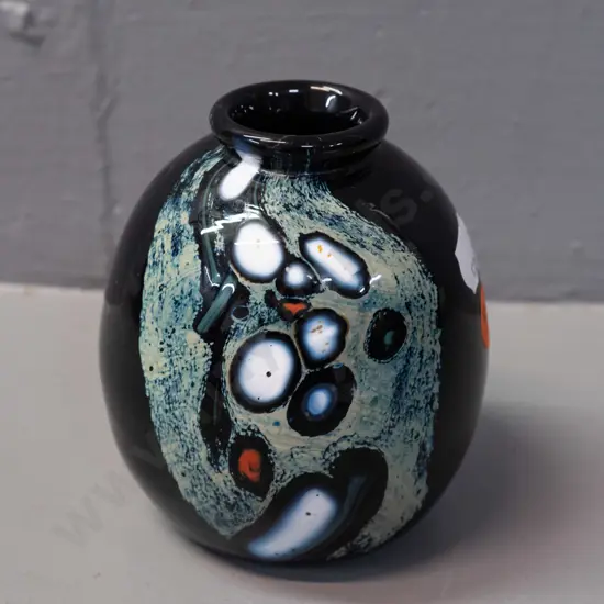 Mount St. Helens volcanic ash art glass vase - marked 1980 on bottom H-95