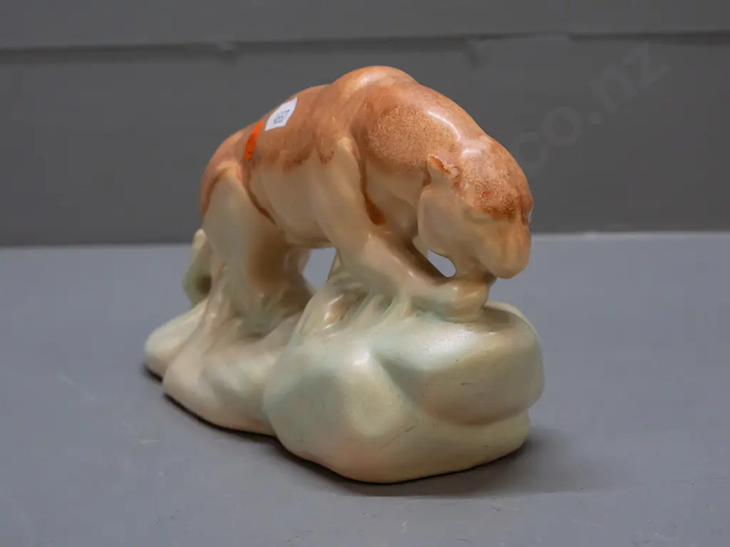 vintage mountain lion figure - faint impressed number, no maker's mark L-220 Image 1++