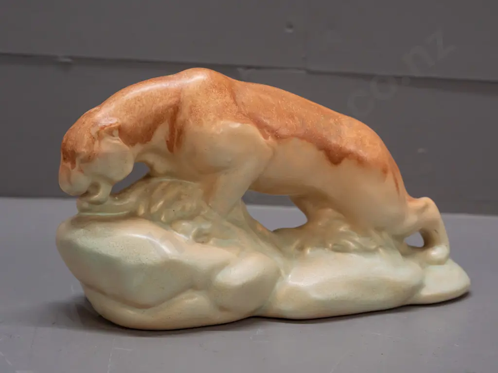 vintage mountain lion figure - faint impressed number, no maker's mark L-220 Image 1++