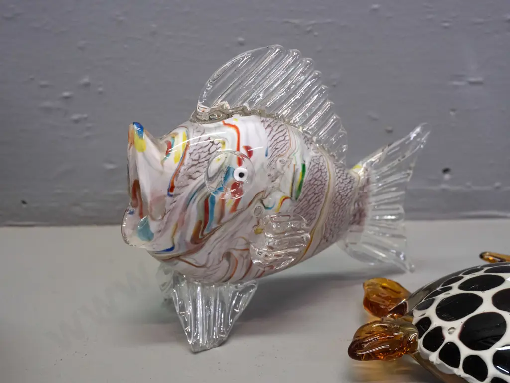 3 small art glass ornaments - sea turtle with New Zealand Collection limited edition label and 2 fish - angelfish H-120 Image 1++