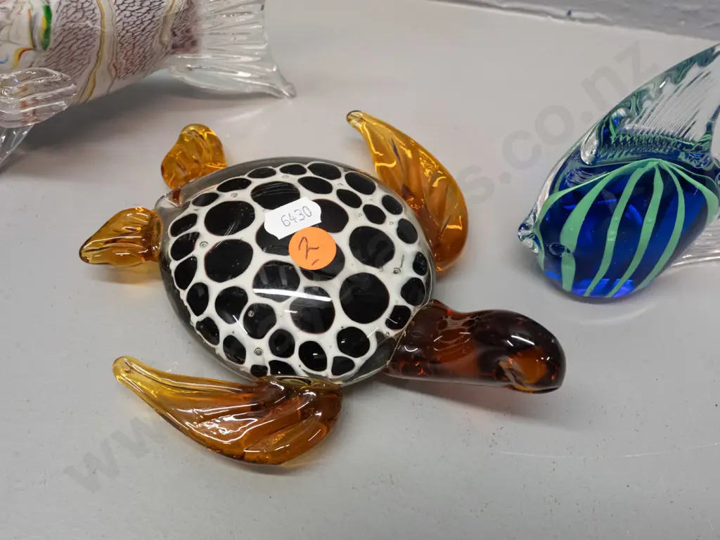 3 small art glass ornaments - sea turtle with New Zealand Collection limited edition label and 2 fish - angelfish H-120 Image 1++