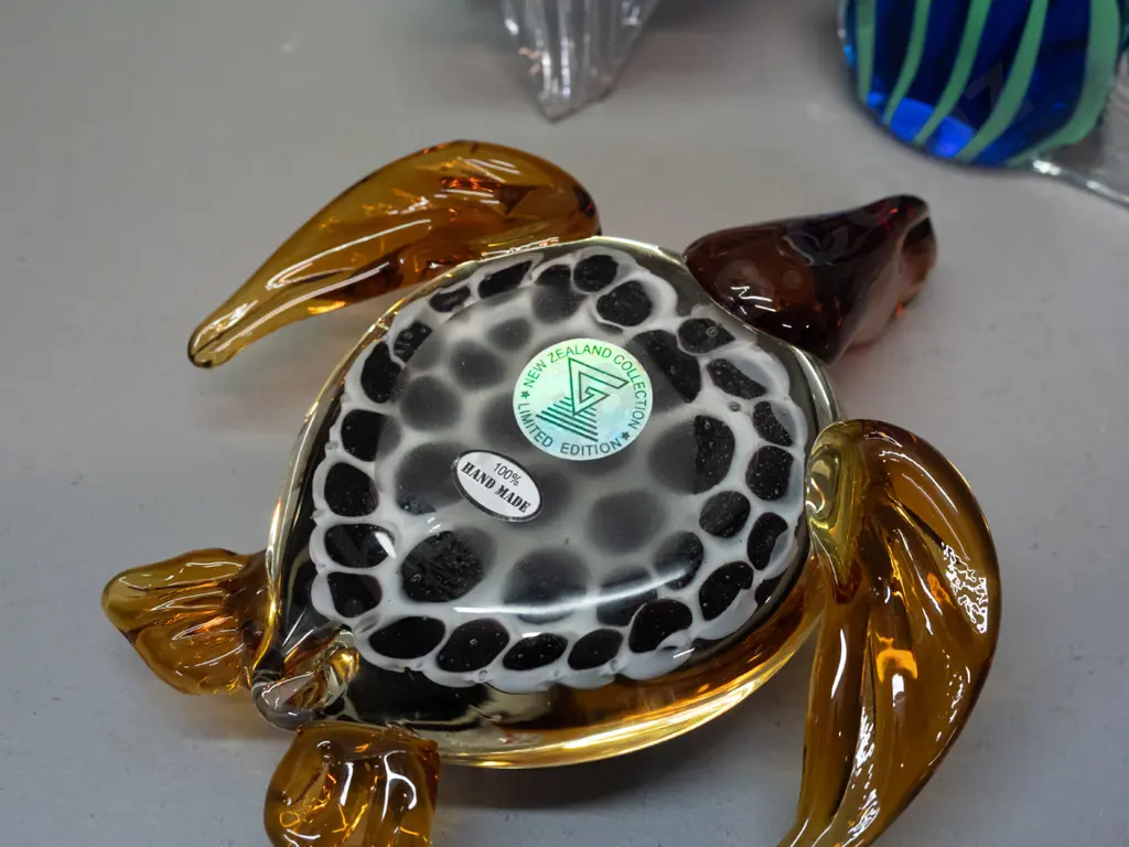 3 small art glass ornaments - sea turtle with New Zealand Collection limited edition label and 2 fish - angelfish H-120 Image 1++