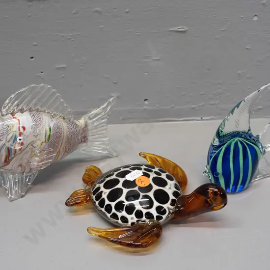 3 small art glass ornaments - sea turtle with New Zealand Collection limited edition label and 2 fish - angelfish H-120
