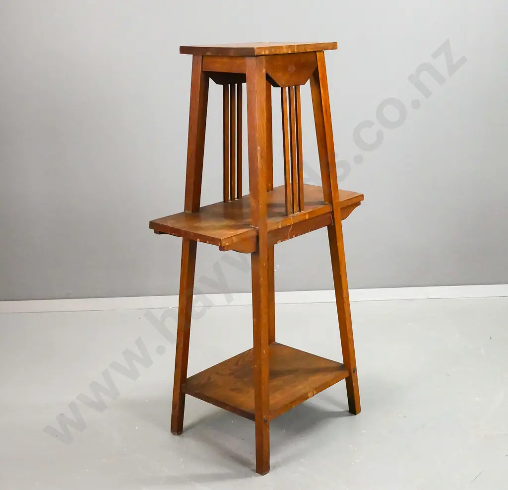 arts & crafts vintage oak 3-tier plant stand - middle shelf has slatted decoration. Some staining & water damage. H1020 Image 1++