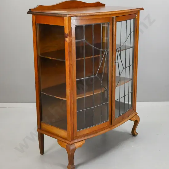 art deco oak cab leg leadlight display cabinet with glazed sides, 2 fixed wooden shelves, lock stiff but working, some