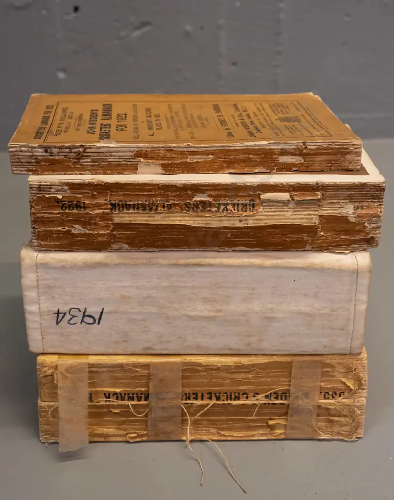 3 Wisden Cricketer's Almanack books - 1922, 1934 and 1935 - spines damaged / taped, marks and wear Image 1++