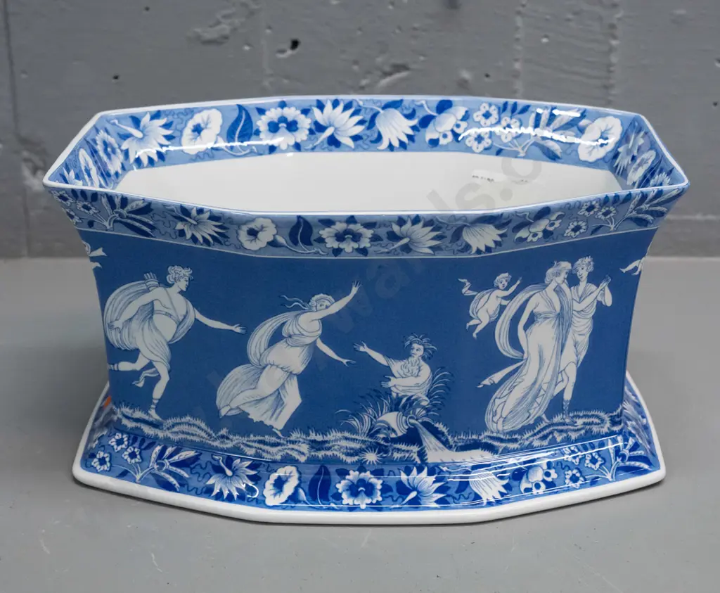 Spode Blue Room collection "Love Chase" faceted side trough planter H-135 W-270 D-190 Image 1++