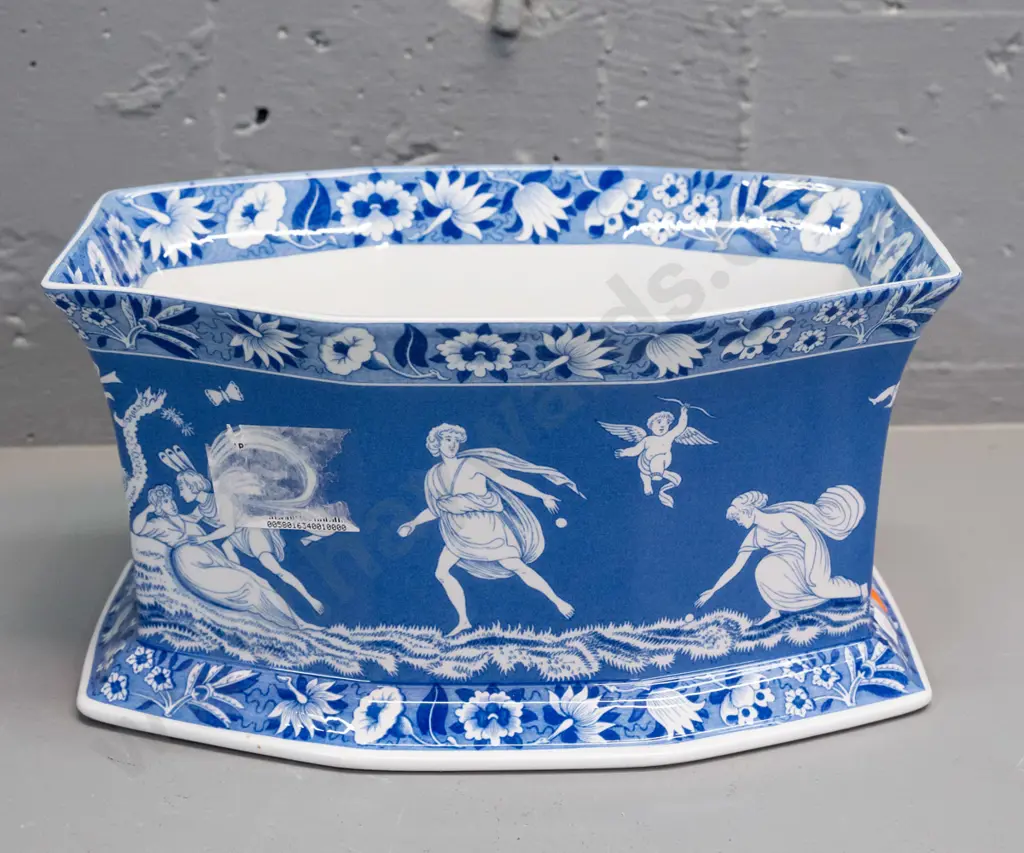 Spode Blue Room collection "Love Chase" faceted side trough planter H-135 W-270 D-190 Image 1++