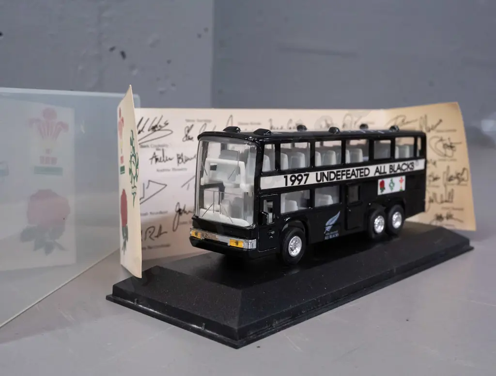 1997 All Blacks Undefeated England and Wales tour souvenir die-cast bus - plastic case is H-95 L-200 W-70 Image 1++