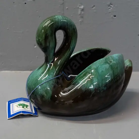 Blue Mountain pottery swan vase with original label and tag H-160 L-190