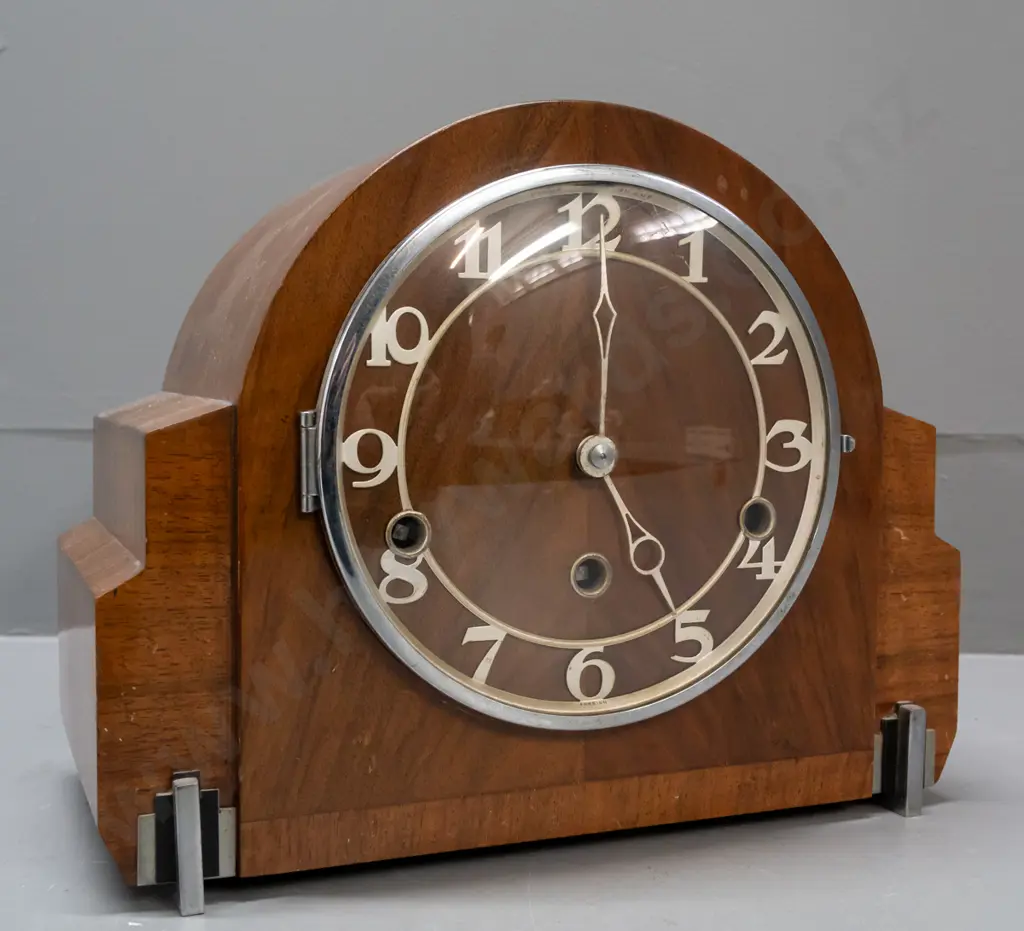 vintage wood-cased mantle clock. Pendulum, no key. Some pitting to chrome bezel. H-215 W-275 D-150 Not going Image 1++